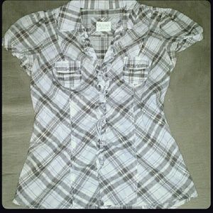 Guess button up gorgeous top