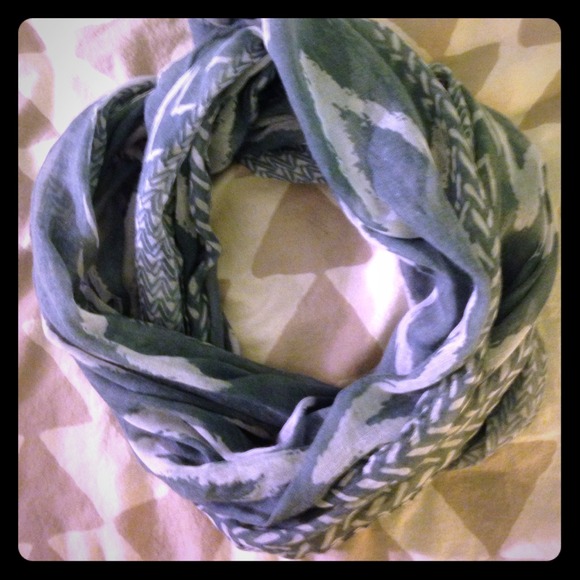 Gray tribal infinity scarf 💝