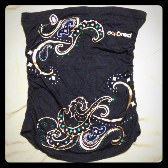 Eckored strapless top