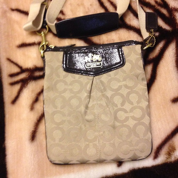 💢SOLD💢authentic  coach crossbody bag💢