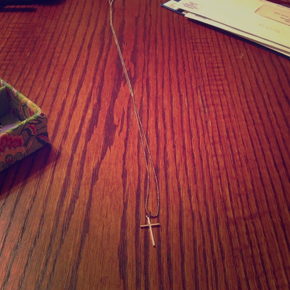 Long chain with cross