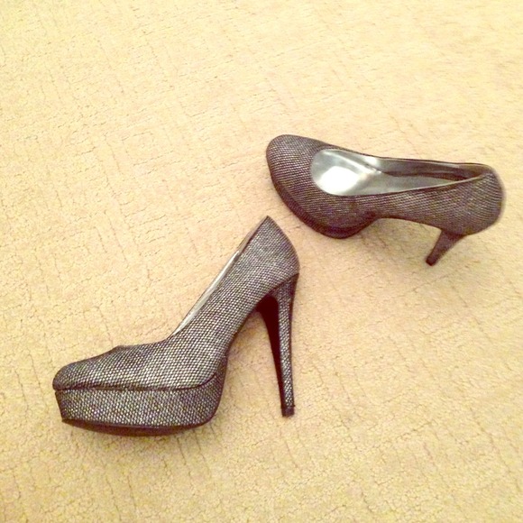 Super cute close toed high heels