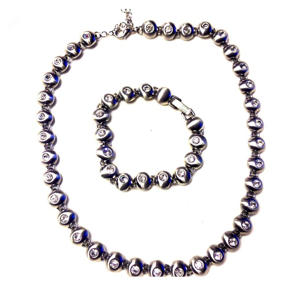 ⬇️2/26Silver and crystal necklace and bracelet set