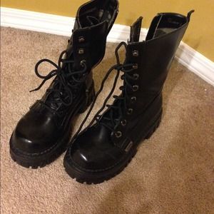 Combat boots