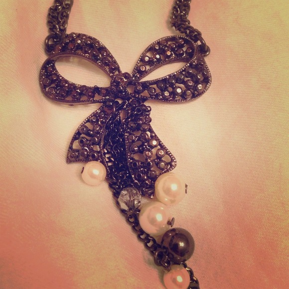 Super Cute Bow Neckace-Anne Klein