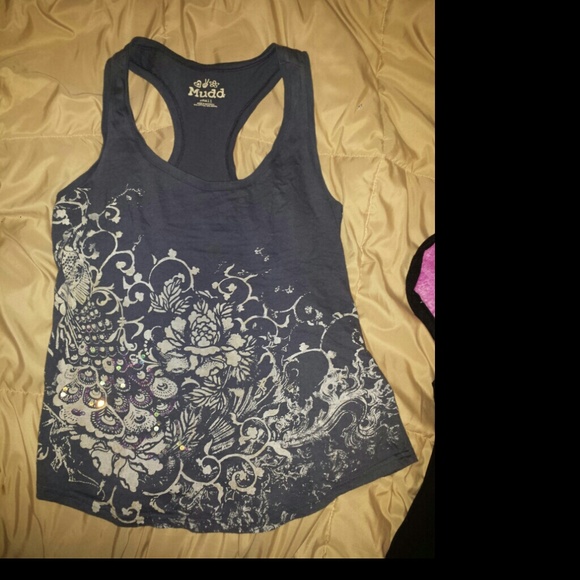 Floral tank - Picture 1 of 1