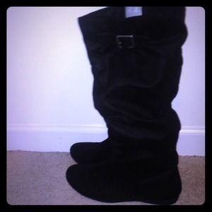 Black suede boots! (BRAND NEW)