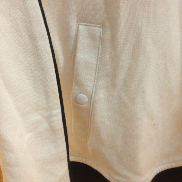 🎁Gifted🎁NWT New York Laundry Sweatshirt - Picture 3 of 3