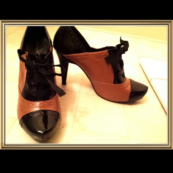 "BRAND NEW" Two Toned "Mary Poppins" Pumps NWOT