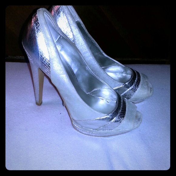 Bakers Metallic Peep Toe Pumps