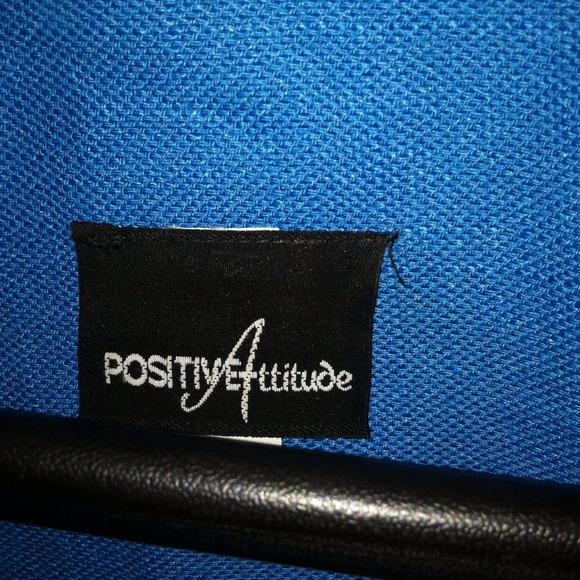 Short Sleeve Blouse - Picture 3 of 3