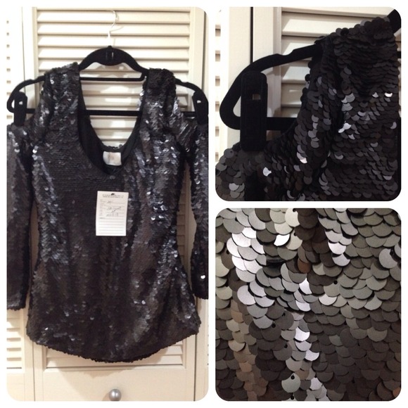 BRAND NEW - Shoulderless Sequined Long-Sleeve Top