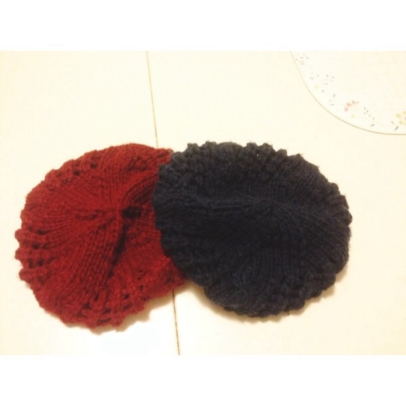 💥BUNDLE💥 2 beanies! Red and blue!