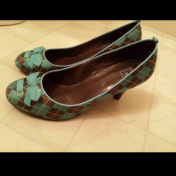 Plaid pumps