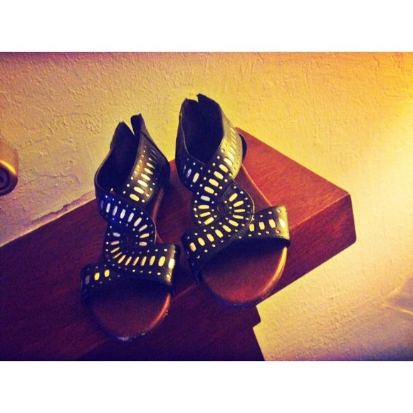 Black, with silver printing sandal