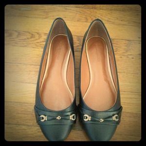 New without tag, banana republic black flats