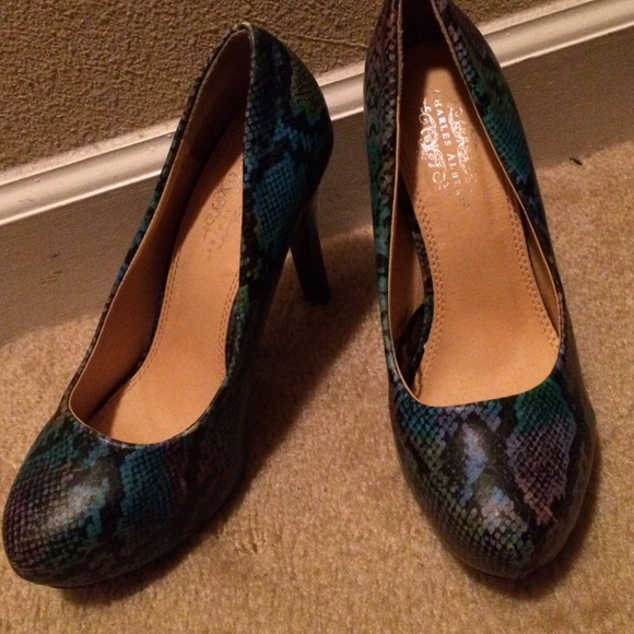 Heels - Picture 2 of 3