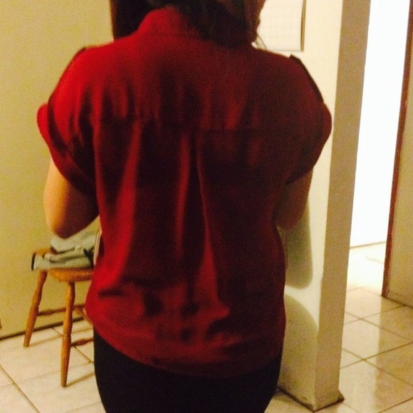 Red top - Picture 2 of 4