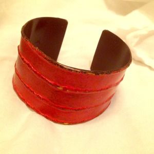 Cuff/Butterfly Earring Bundle for Tommie ❤️