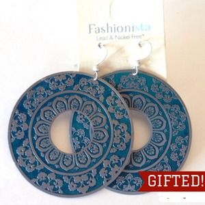 🎁Gifted to @mrsmadariaga🎁Round earrings