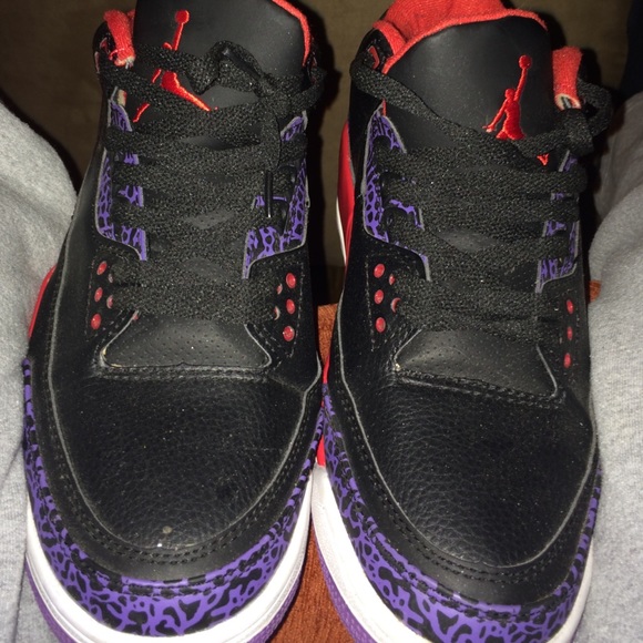 Jordan crimson 3s - Picture 2 of 4