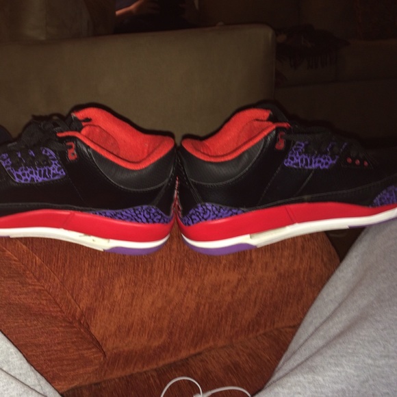 Jordan crimson 3s - Picture 4 of 4