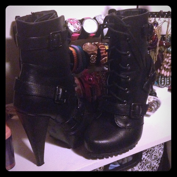 ❤️HOLD❤️Black Heeled Combat Booties