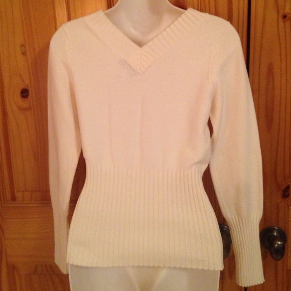GUESS WINTER WHITE SWEATER βοΈβοΈβοΈ SIZE M - Picture 3 of 4