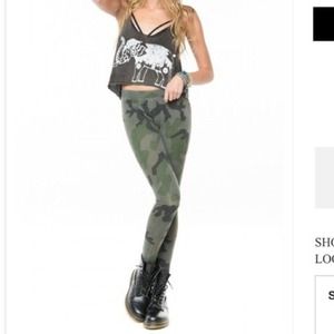 ⛔️SOLD⛔️Brandy Melville Camo Leggings