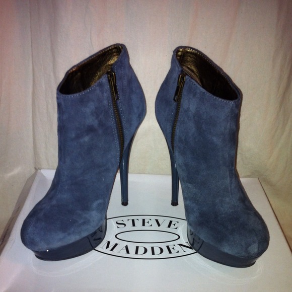 ❌SOLD❌STEVE MADDEN Slate Suede Chelseey Bootie 6.5 - Picture 1 of 4
