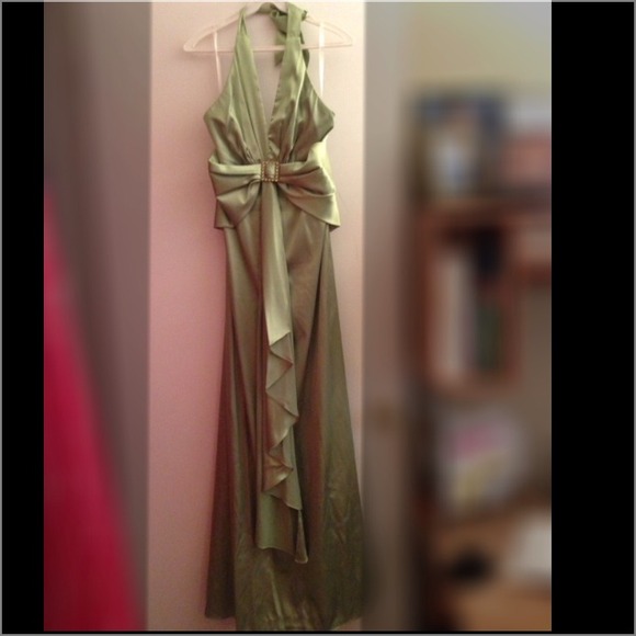 Long green gown! ✨WORN ONLY ONCE✨135👉125💥SALE💥
