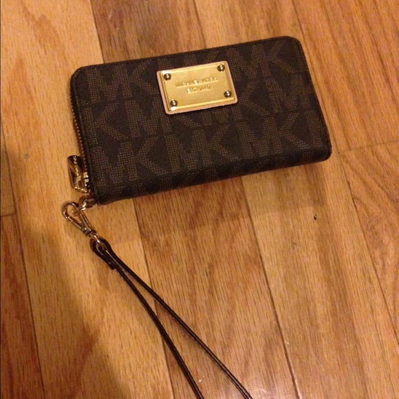 MICHAEL KORS LEATHER PHONE CASE WALLET