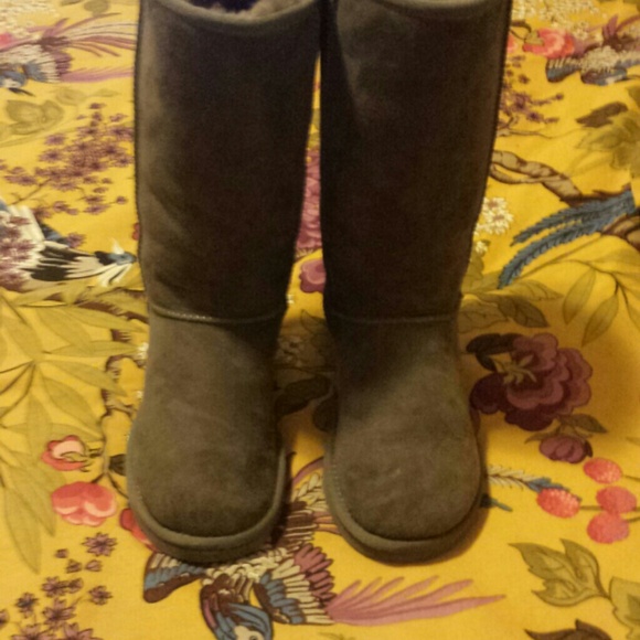 ♥♥ UGGS grey tall boots size 5-6