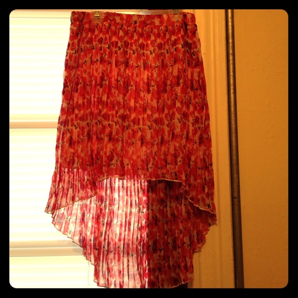 Adorable flowing floral skirt