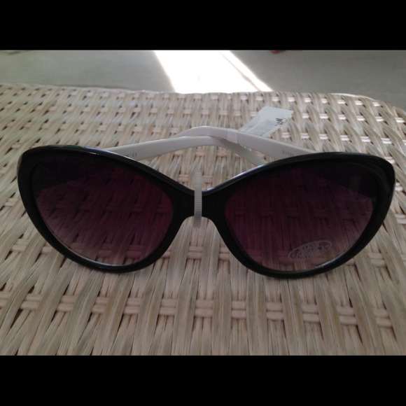 Steve Madden black & white sunglasses REDUCED