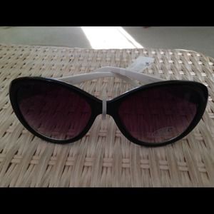 Steve Madden black & white sunglasses REDUCED
