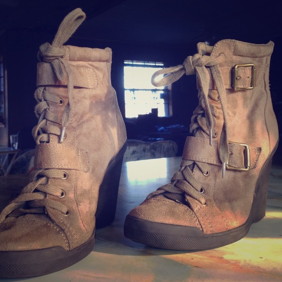 Simply Vera Wang Wedge Ankle Boots Size 7