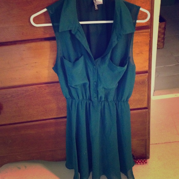 Pretty green collared dress