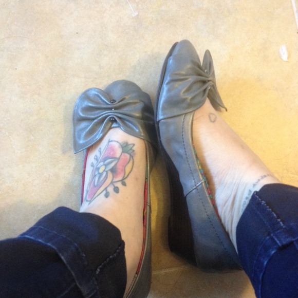 Sold Steve Madden  bow wedges - Picture 2 of 3