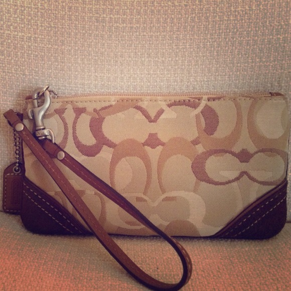 **SOLD*** Authentic Coach wristlet.