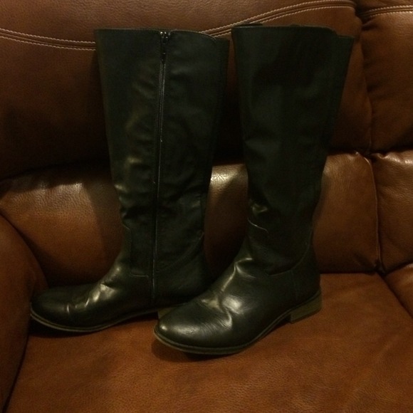 Black women's riding boots!