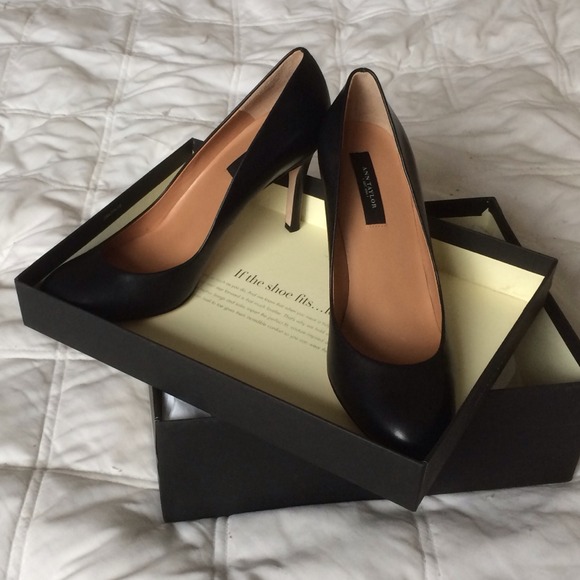 Ann Taylor Shoes - Ann Taylor round toe pump