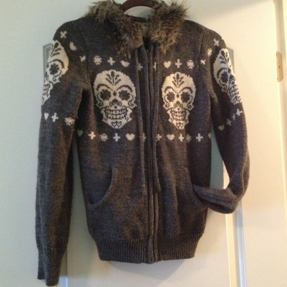 "Lucky Brand" skull sweater with fur trim hood