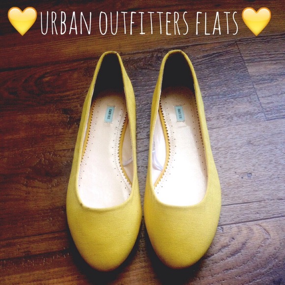 💛URBAN OUTFITTERS Kimchi Blue FLATS💛