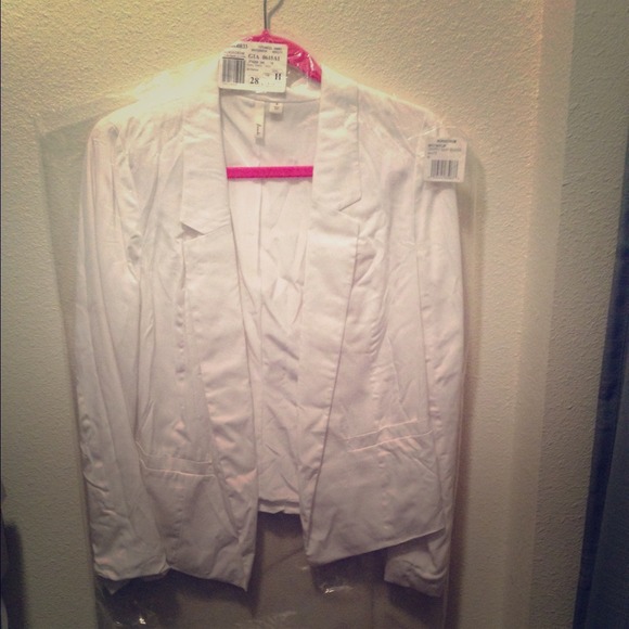 Never been worn white Nordstrom's Soprano blazer
