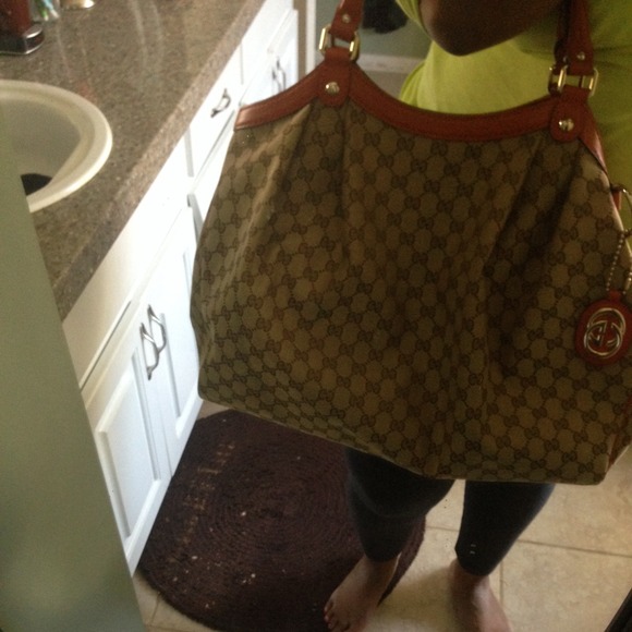SOLD AUTHENTIC GM Gucci Sukey tote. - Picture 3 of 4