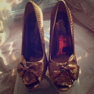 🎀reduced🎀 Gold poetic License pump