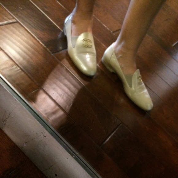 ๐HOST PICK๐ REDUCED Chanel flats - Picture 4 of 4