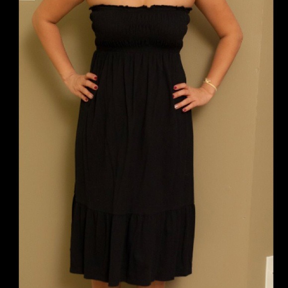 SOLD - Express strapless dress black