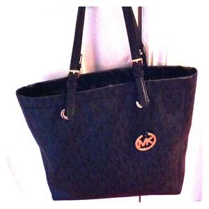 Classic Michael kors bag! *authentic*